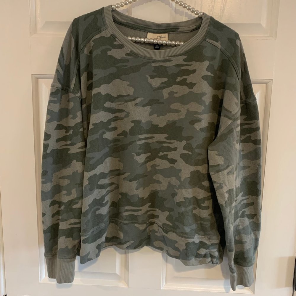 Universal Thread Ladies Long Sleeve Camo Crew Neck Sweatshirt Size XL